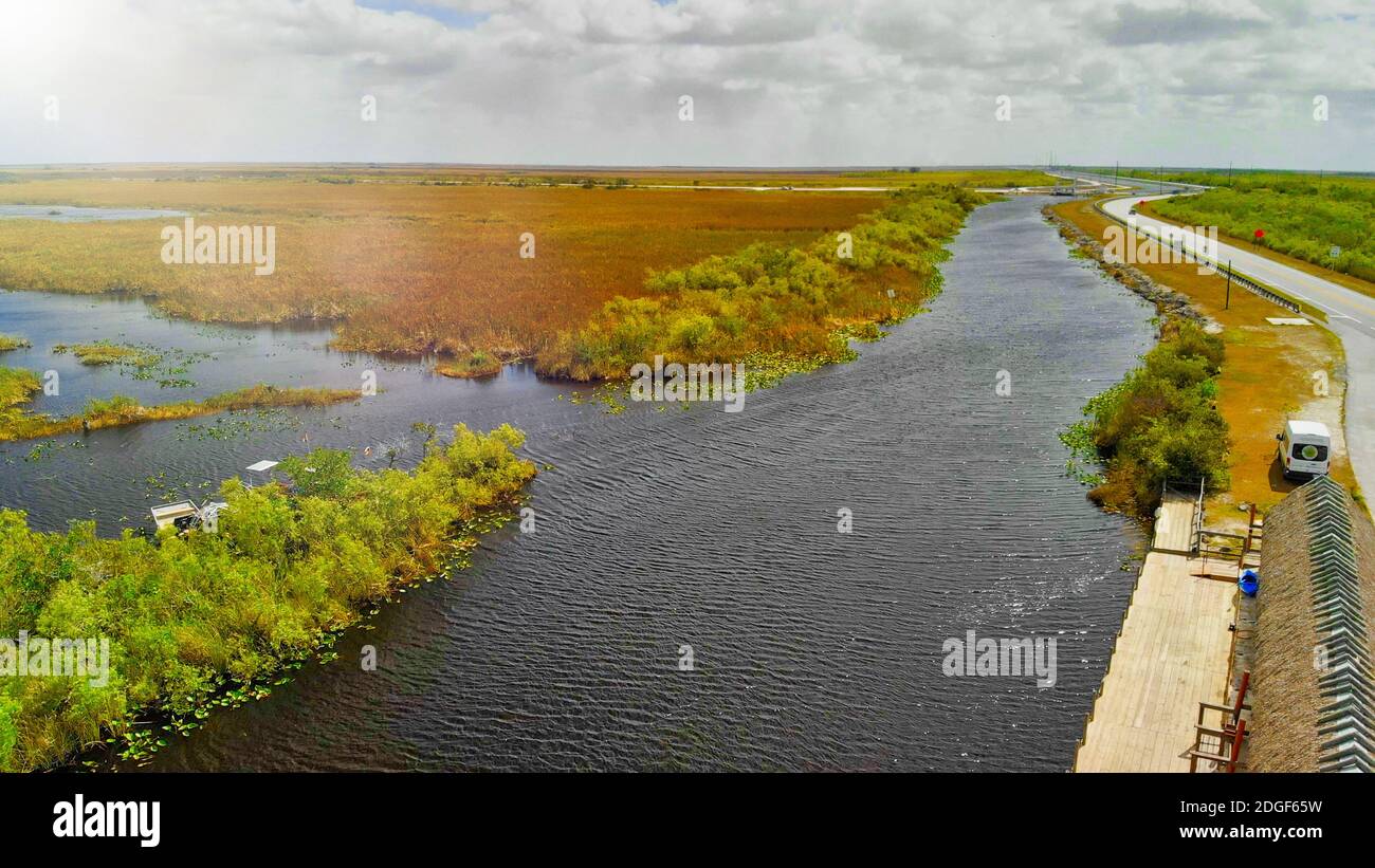Vue aérienne du parc national des Everglades, Floride, États-Unis. Marais et marécages le jour d'une belle journée Banque D'Images