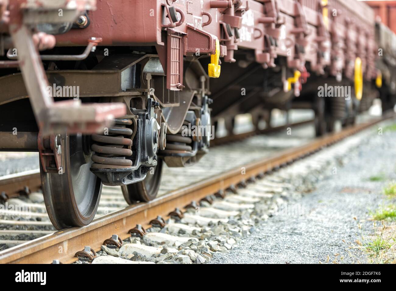 Train de marchandises à un chantier de shunt Banque D'Images