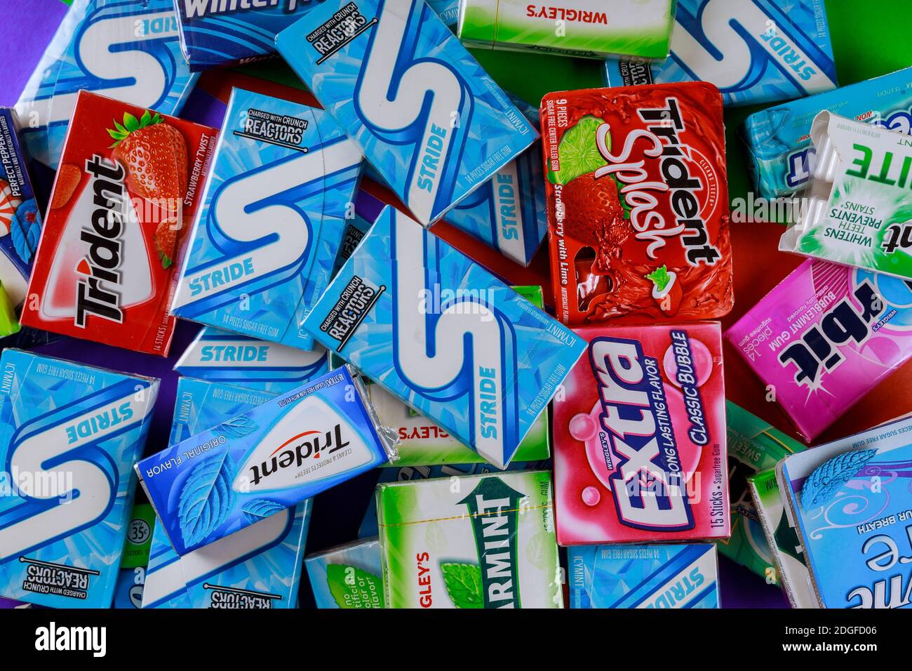 Chewing gum diverses marques Orbit, Extra, Eclipse, Freedent, Wrigley, Spearmint, Trident, Stride Banque D'Images