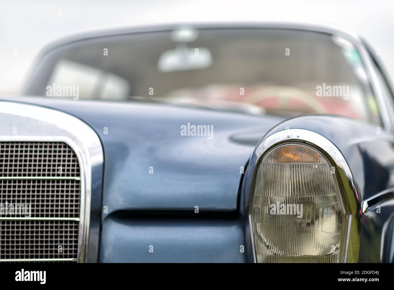 Voiture classique dans un musée Banque D'Images