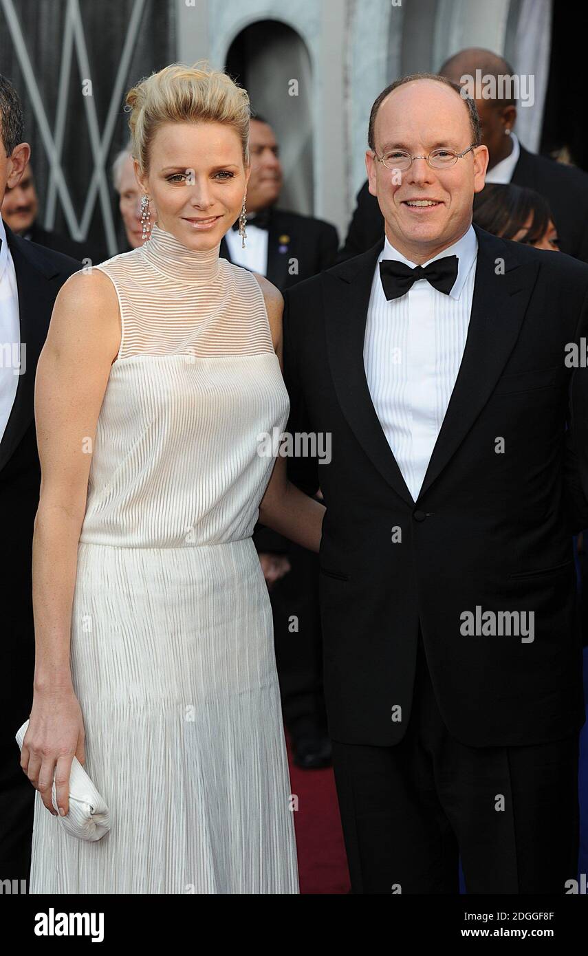 Le Prince Albert II de Monaco et son épouse Charlene Wittstock arrivent pour les 84e Academy Awards au Kodak Theatre de Los Angeles. Banque D'Images
