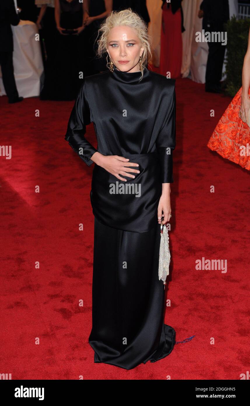 Mary-Kate Olsen arrivant au profit de l'Institut de costume, tenu au Metropolitan Museum of Art pour célébrer l'ouverture de Schiaparelli et Prada, conversations impossibles, New York. Banque D'Images