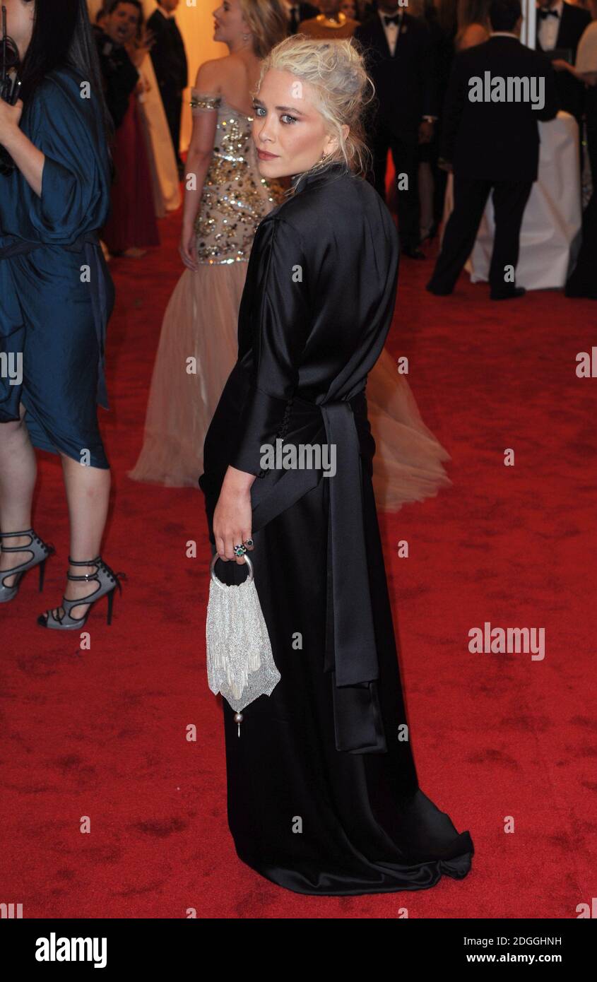 Mary-Kate Olsen arrivant au profit de l'Institut de costume, tenu au Metropolitan Museum of Art pour célébrer l'ouverture de Schiaparelli et Prada, conversations impossibles, New York. Banque D'Images