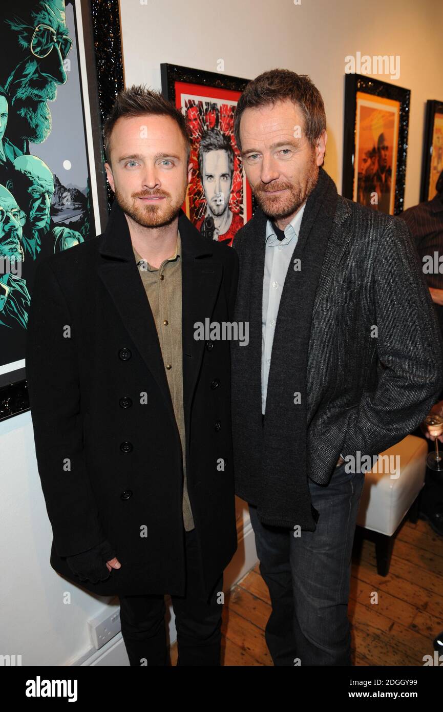 Aaron Paul et Bryan Cranston assistent au Breaking Bad Art Project en association avec Sony Pictures Television et Netflix avec une exposition d'œuvres inspirées de la série, Londres. Banque D'Images