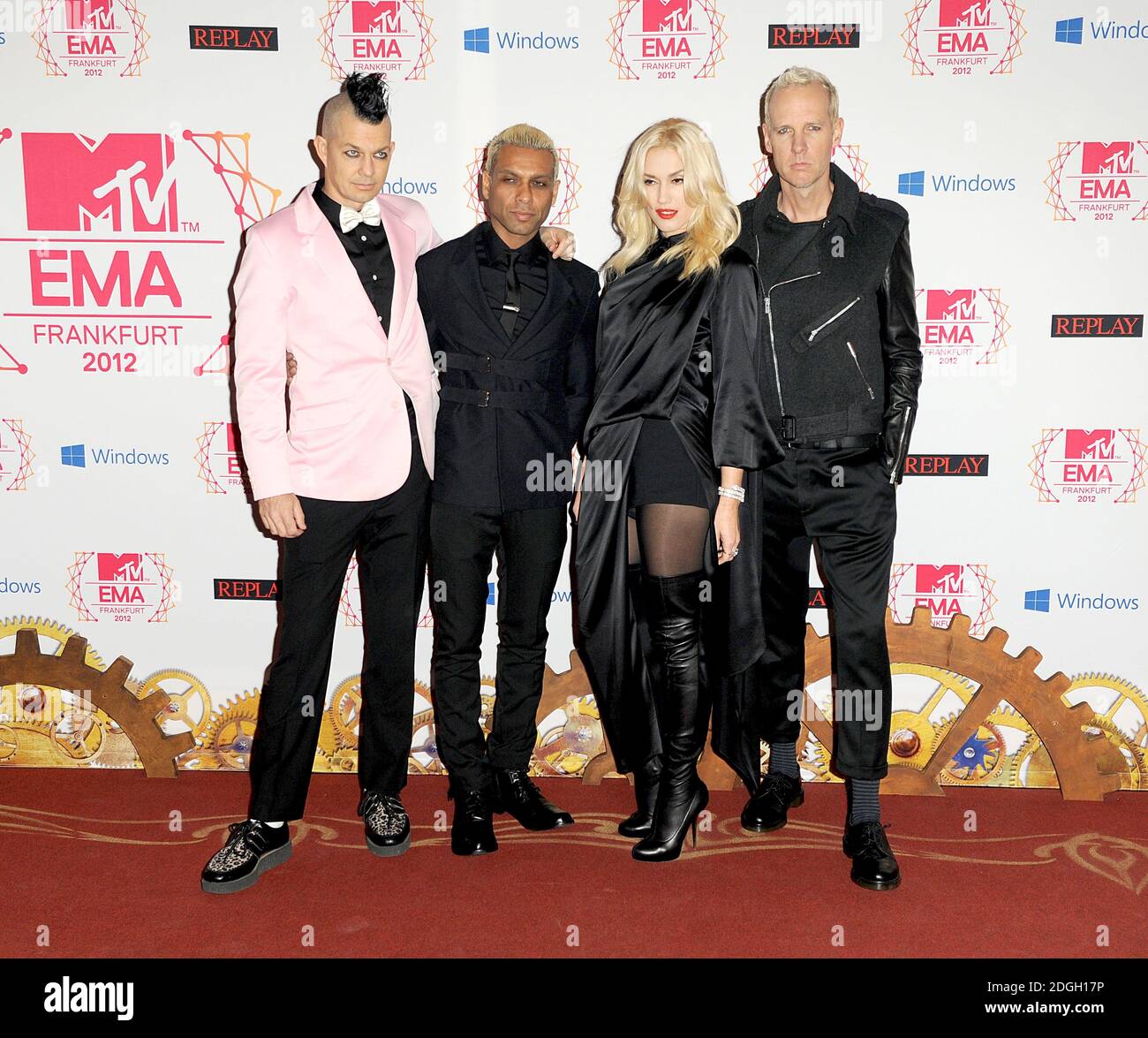 Tom Dumont, Tony Kanal, Gwen Stefani et Adrian Young arrivent pour les MTV Europe Music Awards 2012 à la Festhalle Frankfurt, en Allemagne. Banque D'Images