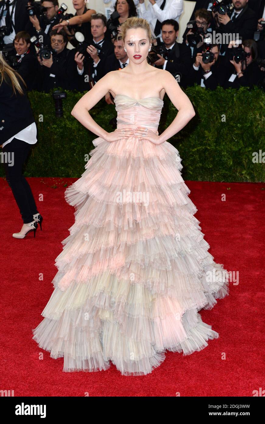 Suki Waterhouse arrivée à l'Institut de costume bénéfice met Gala célébrant l'ouverture de l'exposition Charles James, au-delà de la mode et du nouveau Centre de costume Anna Wintour. Metropolitan Museum of Art, New York. Banque D'Images