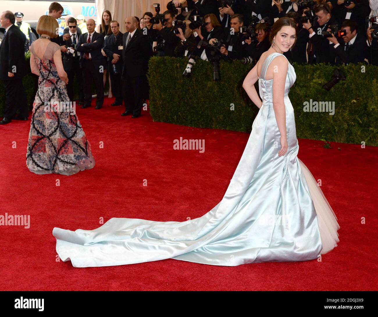 Bee Shaffer et Anna Wintour arrivée au Gala de l'Institut de costume Benefit met pour célébrer l'ouverture de l'exposition Charles James, Beyond Fashion et du nouveau Centre de costume Anna Wintour. Metropolitan Museum of Art, New York. Banque D'Images