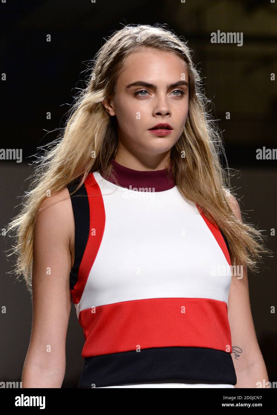 Cara Delevingne Models au Catwalk Show unique, dans le cadre de la London  Fashion week SS15, The Topshop Show Space, Kings Cross, Londres Photo Stock  - Alamy