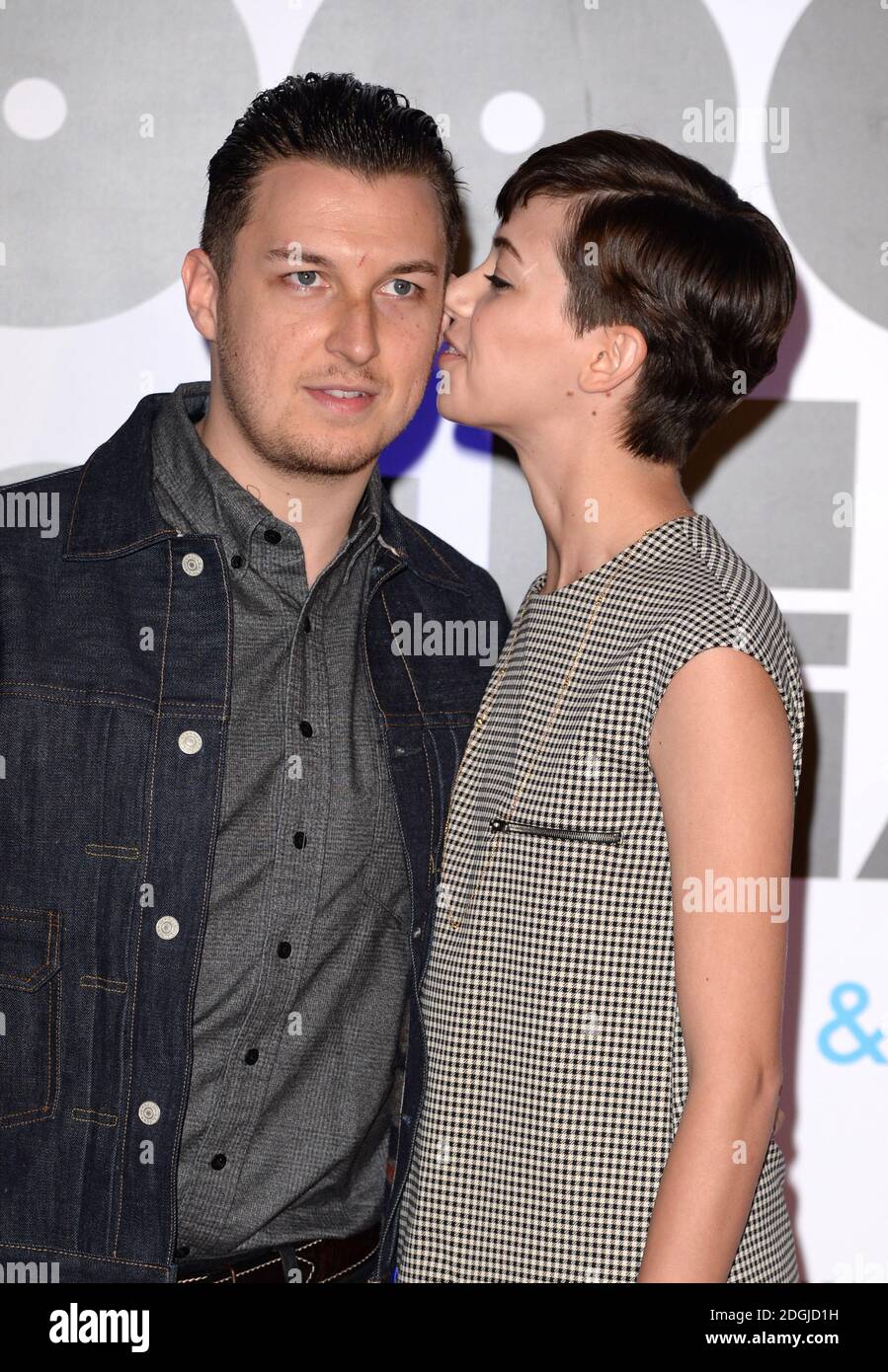 Breana McDow et Matt Helders arrivent au 20000 Days on Earth UK Gala screening, The Barbican, Londres. Banque D'Images