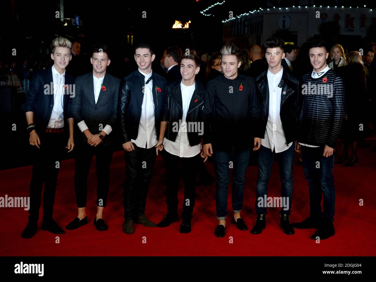 X Factor concurrents Stereo baskets arrivant aux Hunger Games: Mockingjay première partie du monde tenue à Odeon Leicester Square, Londres Banque D'Images