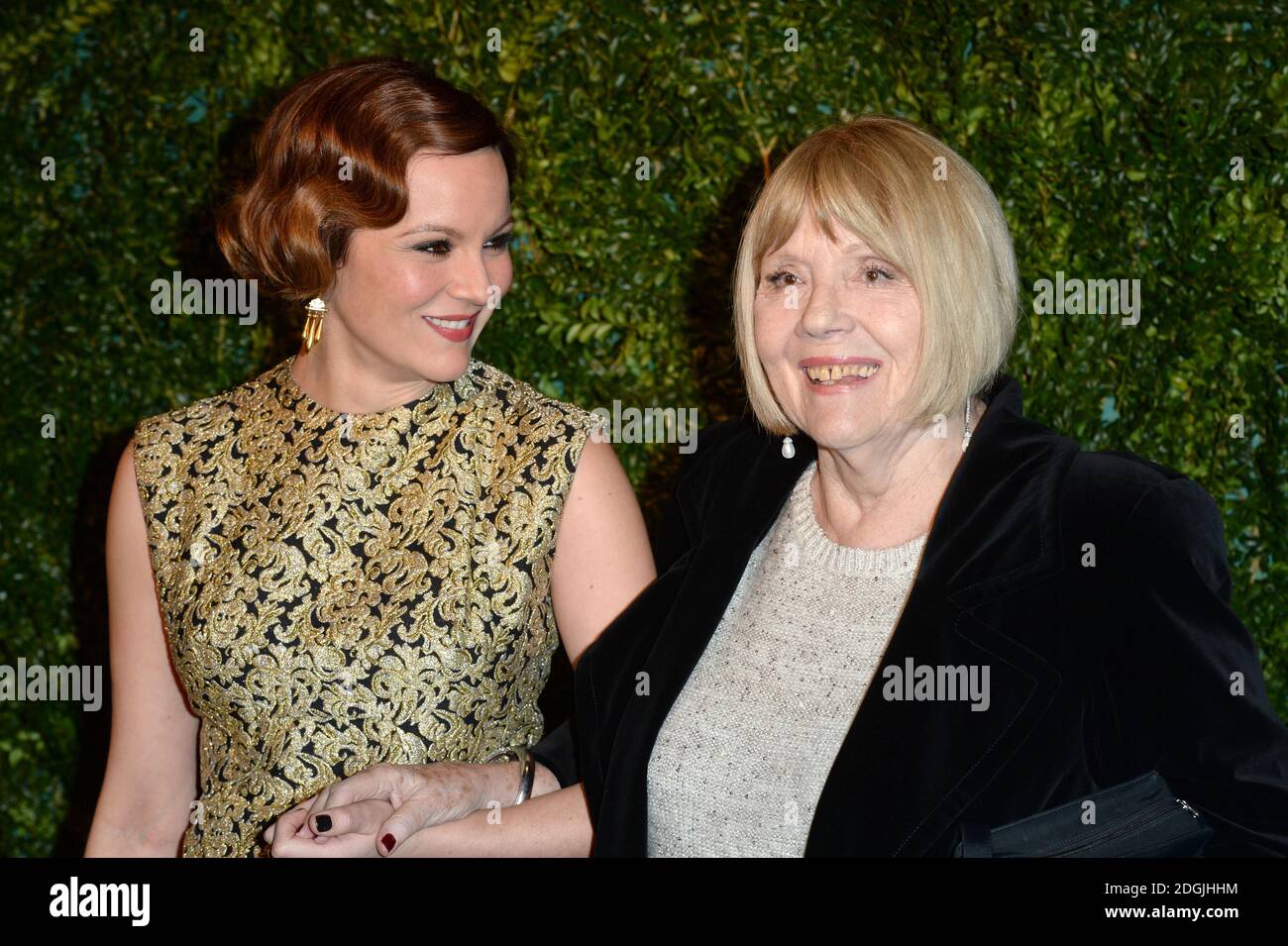 Diana Rigg et sa fille Rachael Stirling arrivent au 60ème Evening Standard Theatre Awards, le Palladium Theatre, Londres. Banque D'Images