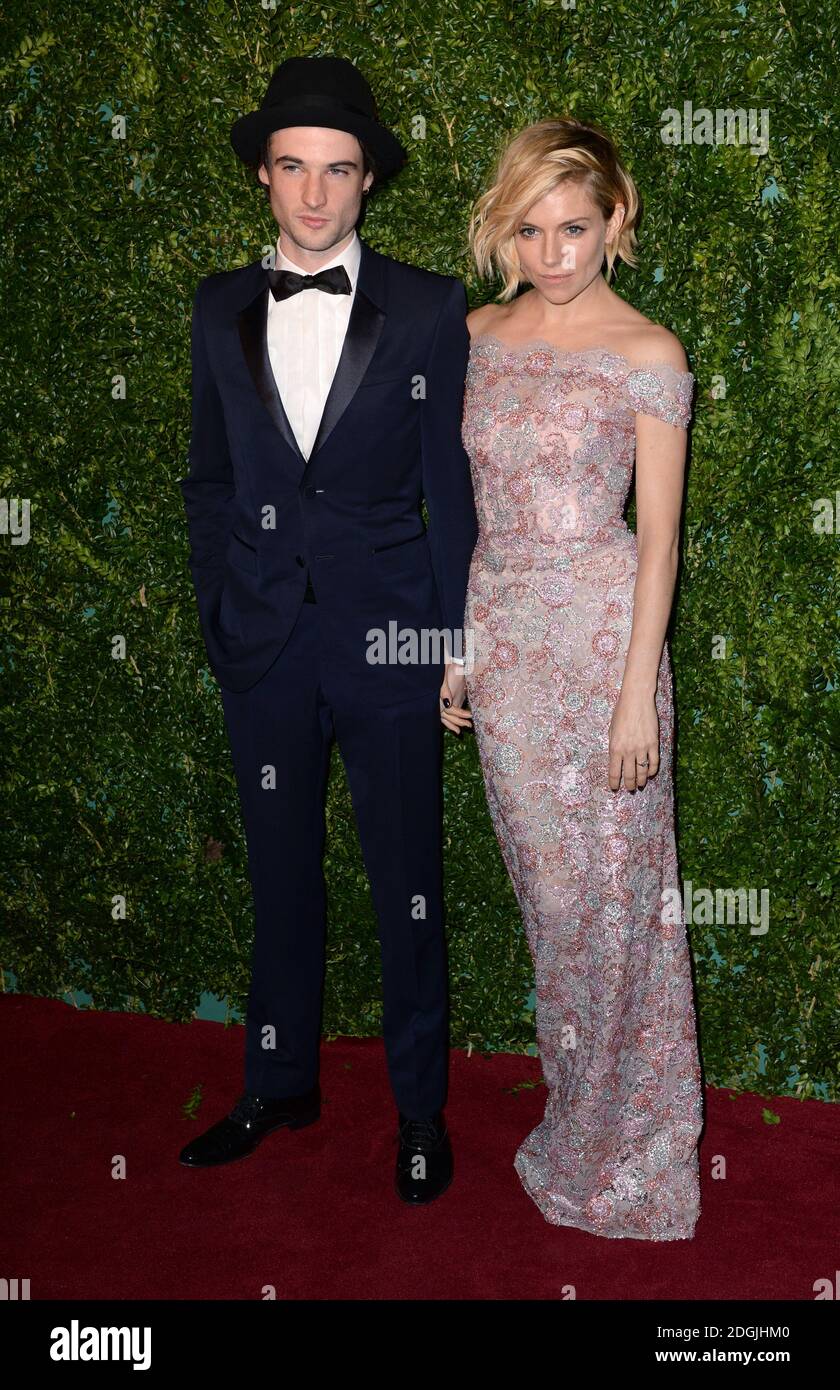 Sienna Miller et Tom Sturridge arrivent au 60e Evening Standard Theatre Awards, le Palladium Theatre, Londres. Banque D'Images