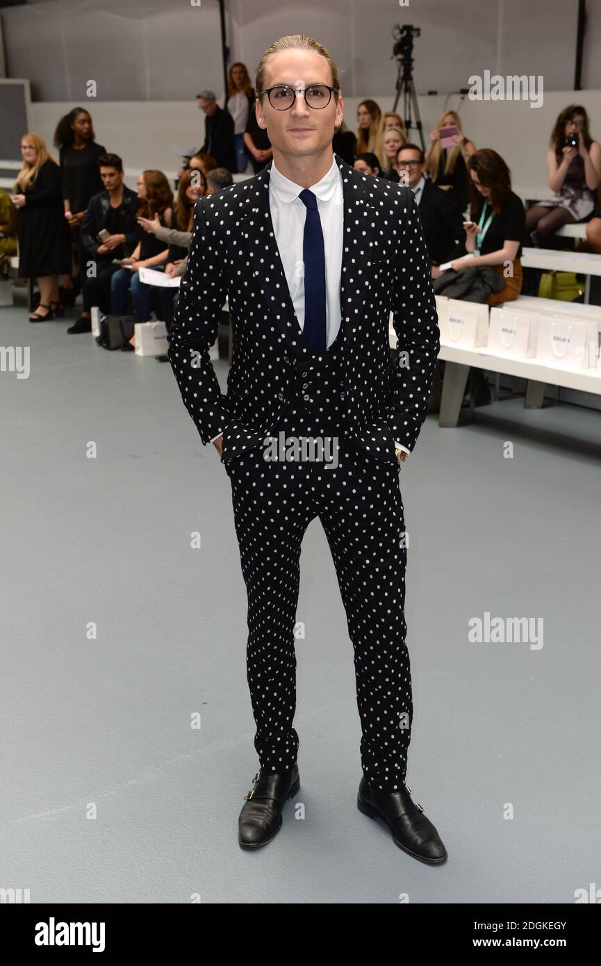 Oliver Proudlock participe au salon Bora Aksu, au BFS Showspace, à la London Fashion week SS16. Banque D'Images