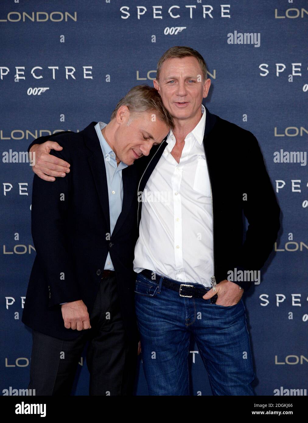 Christoph Waltz et Daniel Craig assistent à la photo Specter, qui s'est tenue à la salle de bal de l'hôtel Corinthia, Whitehall PL, Londres. Banque D'Images