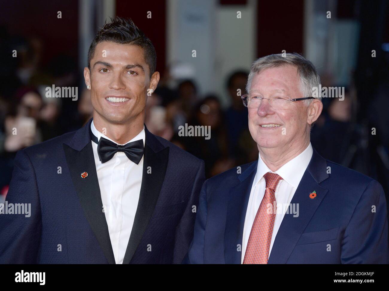 Cristiano Ronaldo et Sir Alex Ferguson assistent à la première mondiale de Ronaldo au vue West End Cinema à Leicester Square, Londres. Banque D'Images