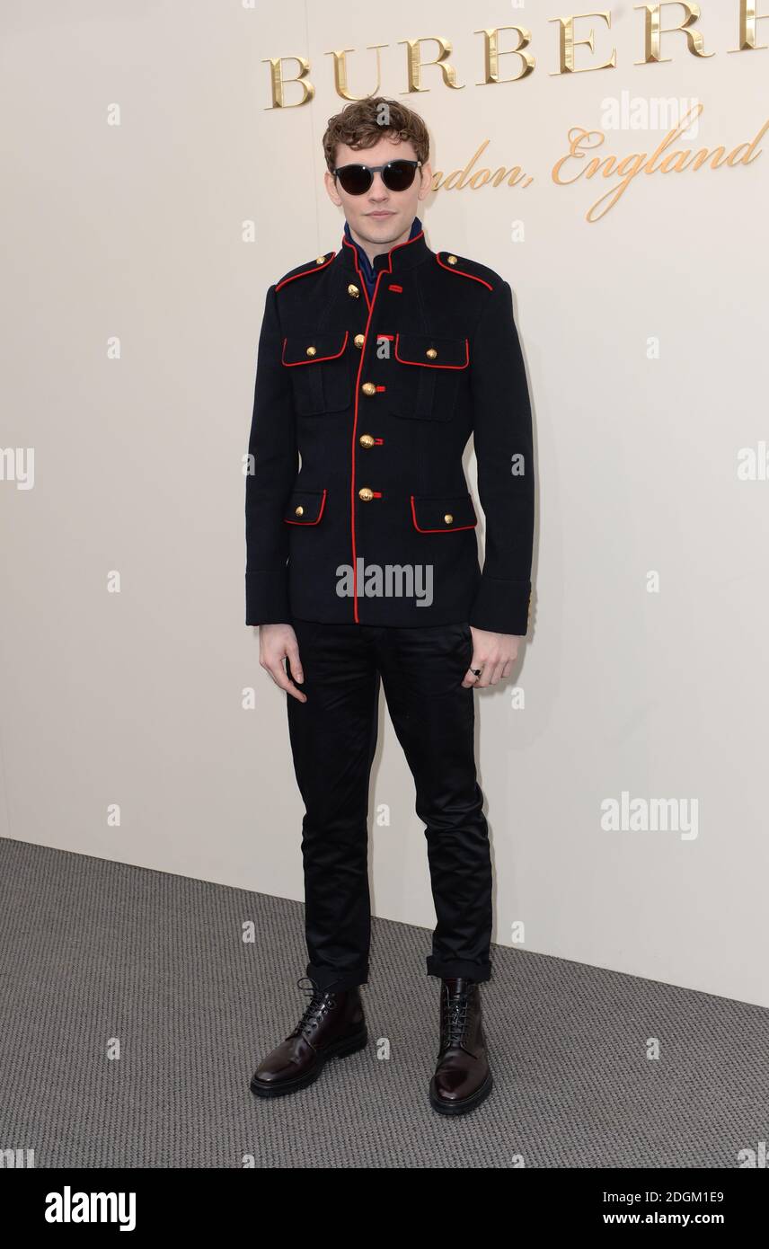 Josh Whitehouse arrive pour le spectacle de passerelle de vêtements pour femmes Burberry Prorsum à Kensington Gardens, dans le cadre de la semaine de la mode de Londres. Banque D'Images