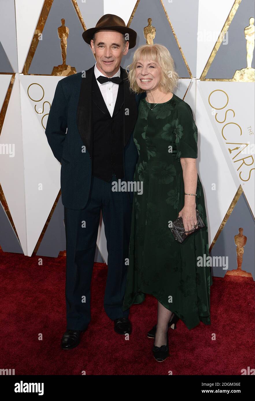 Mark Rylance et Claire van Kampen arrivent au 88e Academy Awards qui s'est tenu au Dolby Theatre à Hollywood, Los Angeles, CA, États-Unis, le 28 février 2016. Banque D'Images