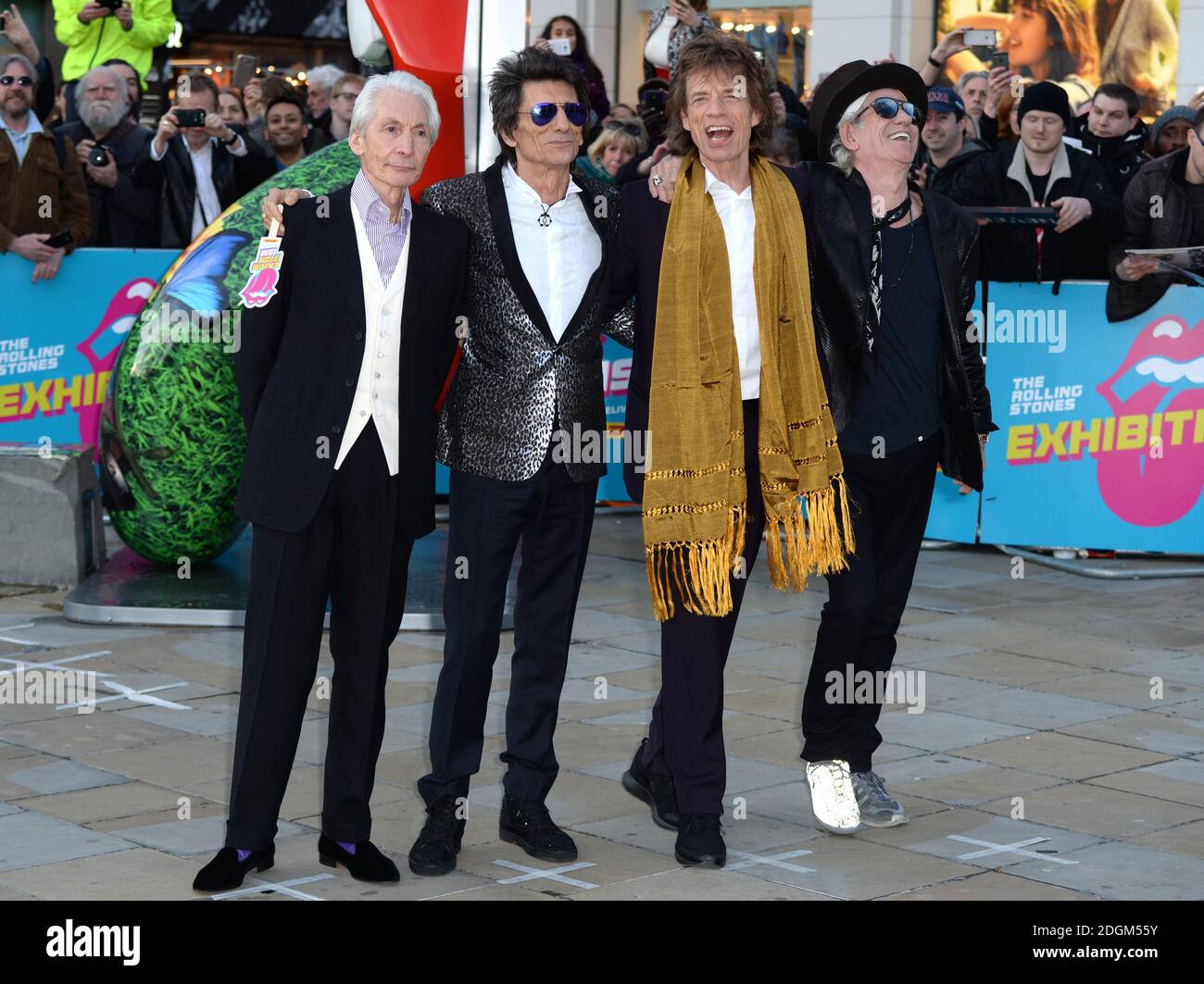 Mick Jagger, Keith Richards, Ronnie Wood et Charlie Watts des Rolling Stones  arrivant à l'exhibitionnisme, le gala d'ouverture de l'exposition Rolling  Stones à la Saatchi Gallery, Londres Photo Stock - Alamy