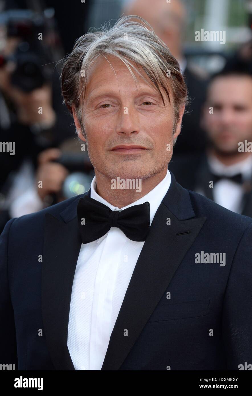 Mads Mikkelsen participant à la première aimante, qui s'est tenue au Palais de Festival. Partie du 69e Festival de Cannes en France. Banque D'Images