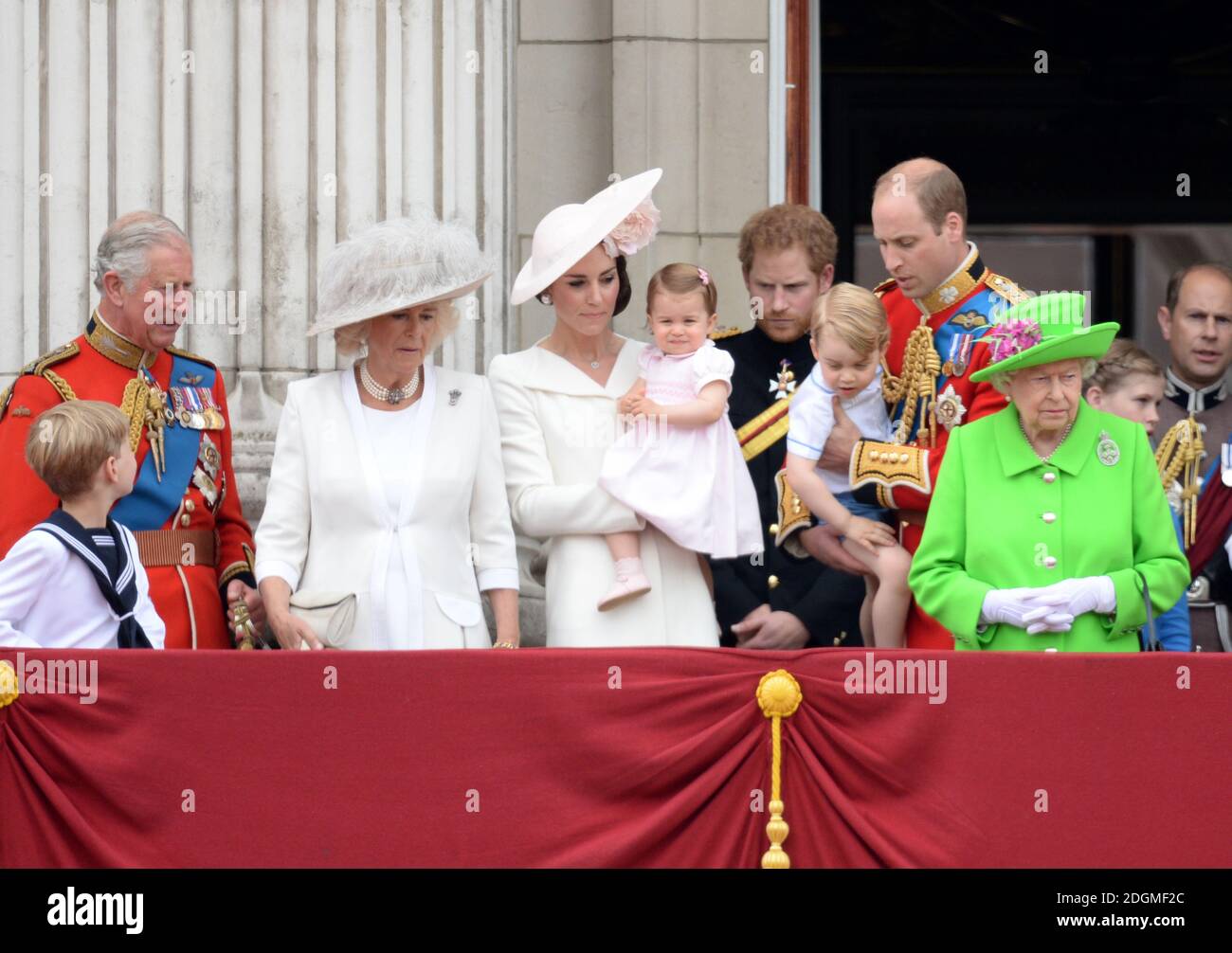 Camilla Duchesse De Cornouailles Prince Charles Prince De Galles Catherine Duchesse De Cambridge Princesse Charlotte De Cambridge Prince George Prince William Duc De Cambridge Prince Harry Reine Elizabeth Ll Et Prince Philip