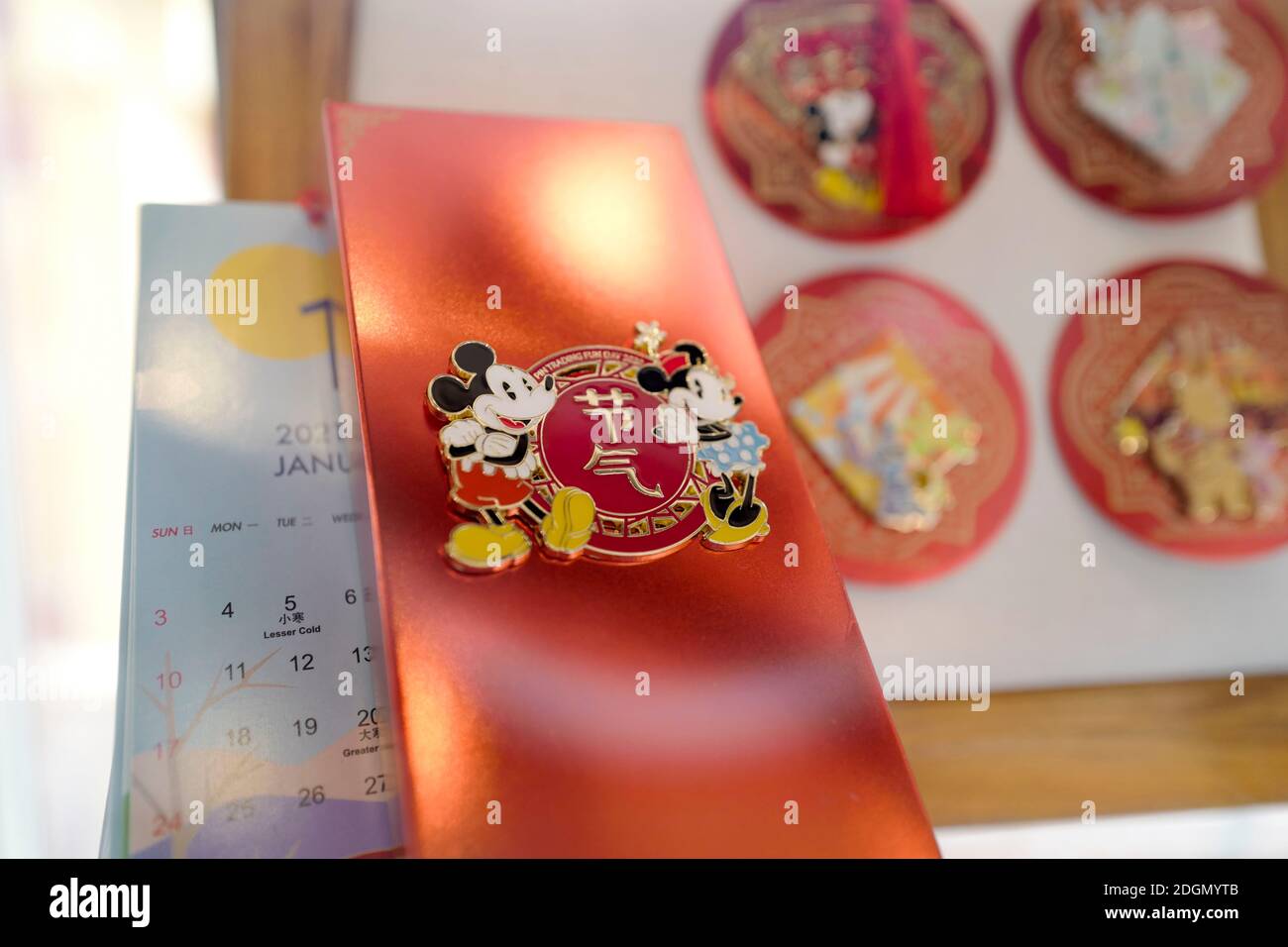 Disney lance des badges avec le thème des vingt-quatre termes solaires et Shanghai, qui est très populaire dans la ville de Shanghai, en Chine, le 1er novembre 2020. Banque D'Images