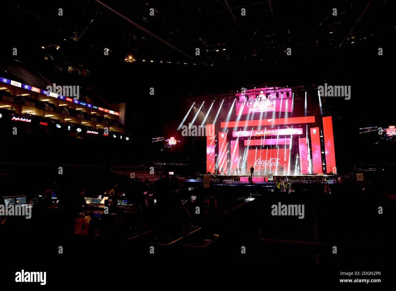 Vue générale de l'O2 Arena devant le Capital FM Jingle Bell ball 2016 avec Coca-Cola à l'O2 Arena de Londres. Le crédit photo doit être lu par Doug Peters/EMPICS Entertainment. Banque D'Images