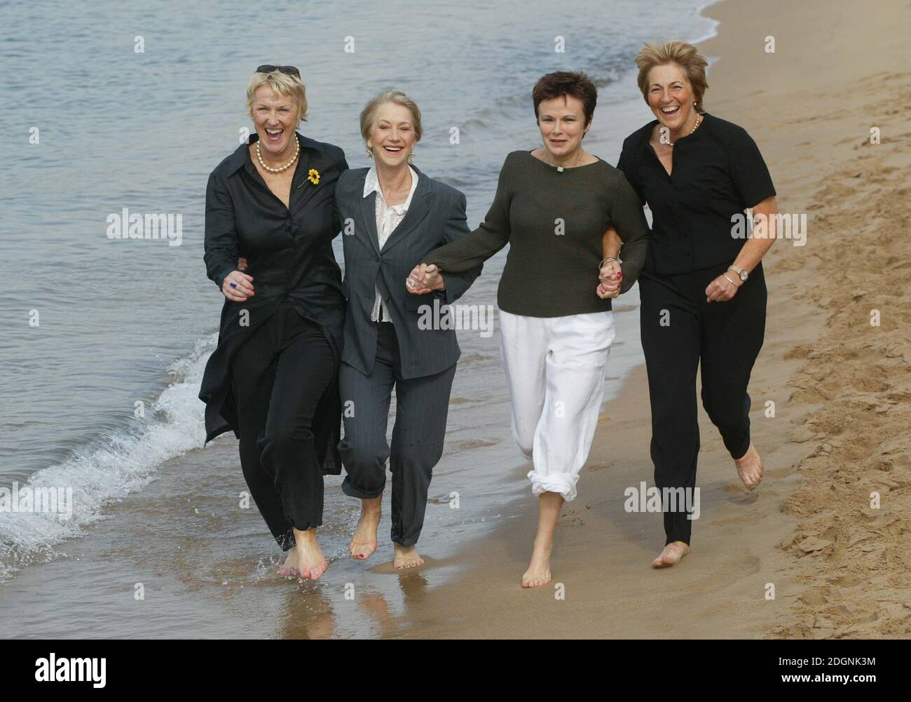 Julie Walter et Helen Mirren ainsi que Tricia Stewart et Angela Baker à Cannes pour promouvoir leur nouveau film Calender Girls. Pleine longueur, drôle. © Doug Peters@allaction.co.uk Banque D'Images
