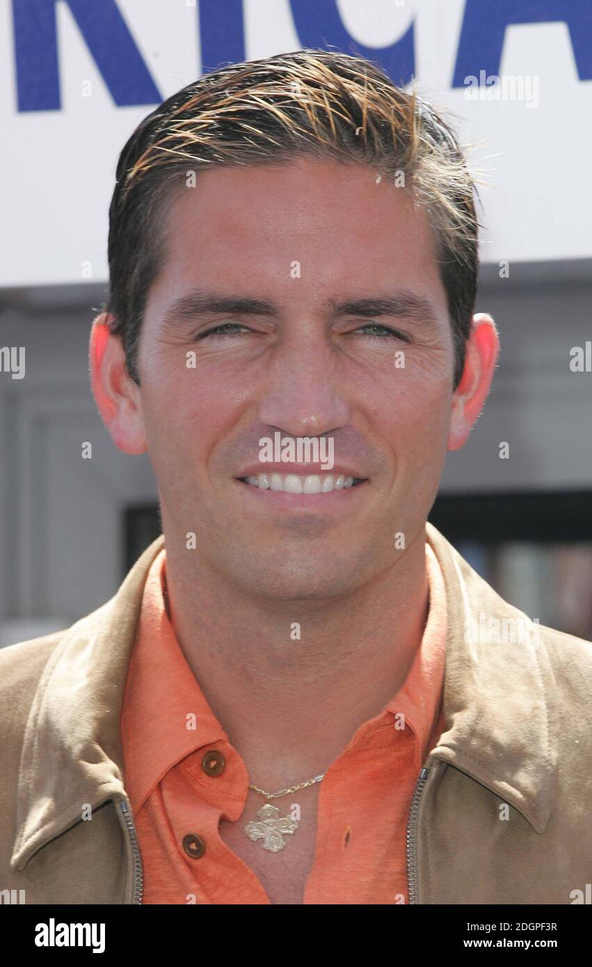 Jim Caviezel, star de la passion du Christ, ouvre le Pavillon américain au Festival de Cannes 2004, France. Doug Peters/allocationdigital Banque D'Images