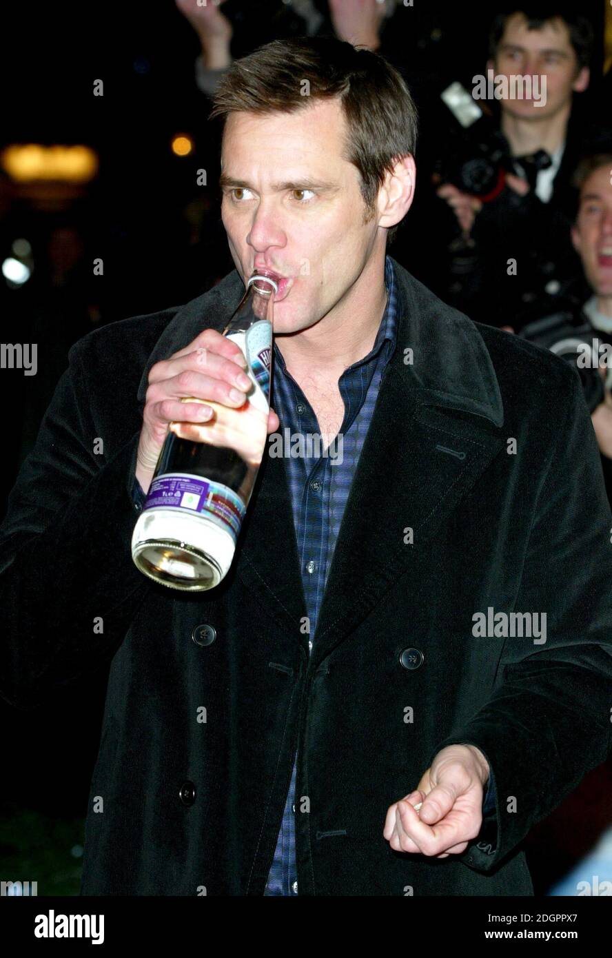 Jim Carrey arrive à la première britannique de Lemony Snicket a Series of malheureux Events, Leicester Square, Londres. Doug Peters/allactiondigital.com Banque D'Images