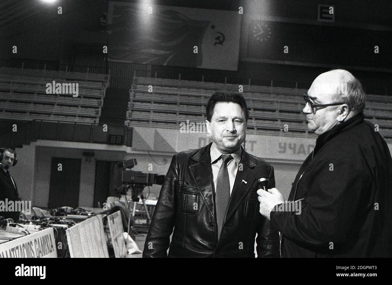 1984. Virgilijus Mundrys - journaliste sportif lituanien, commentateur télévisuel. Banque D'Images