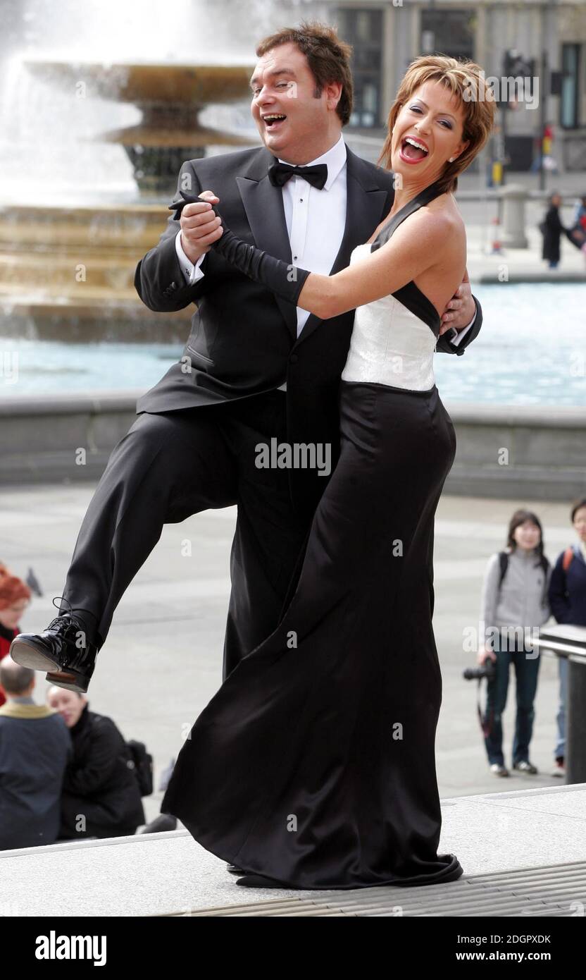 Natasha Kaplinsky et Eamonn Holmes don quarante vêtements de soirée pour annoncer la ligne et les détails du billet pour Ã”A Party to Remember Ã Live de Trafalgar Square Ã VE jour 60th. Doug Peters/allactiondigital.com Banque D'Images