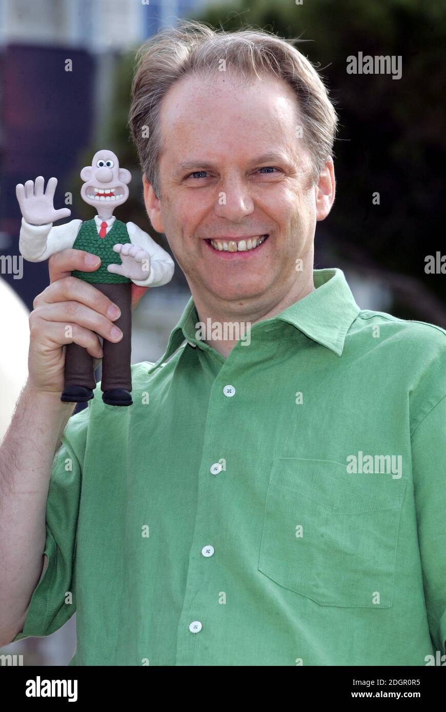 Nick Park fait la promotion du nouveau film Wallace et Gromit, malédiction de l'Are-Rabbit, qui fait partie du 58e Festival de Cannes qui s'est tenu au Carlton Hotel Peir, Cannes. Doug Peters/allactiondigital.com Banque D'Images