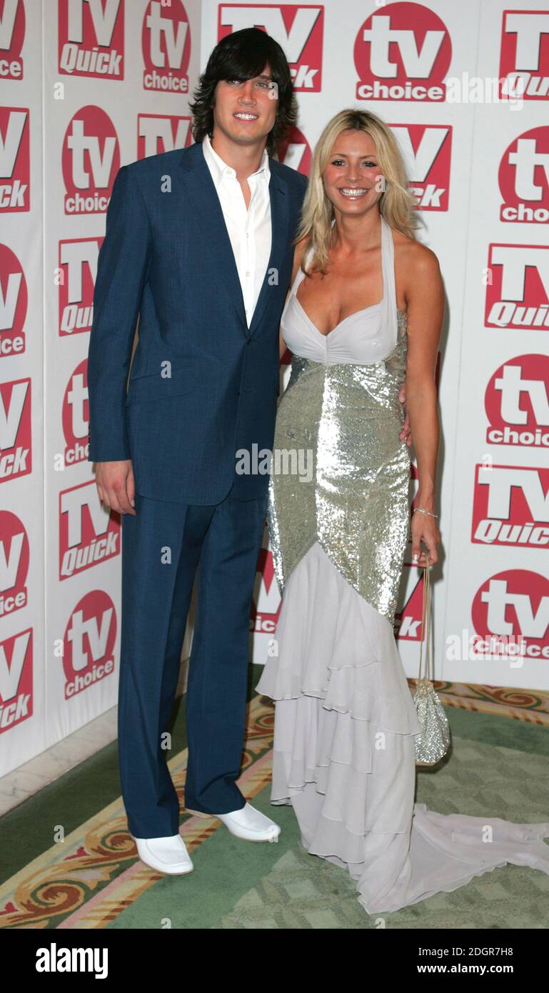 Tess Daly et Vernon Kay arrivant aux prix TV Quick et TV Choice 2005, The Dorchester Hotel, Londres. Doug Peters/allactiondigital.com Banque D'Images