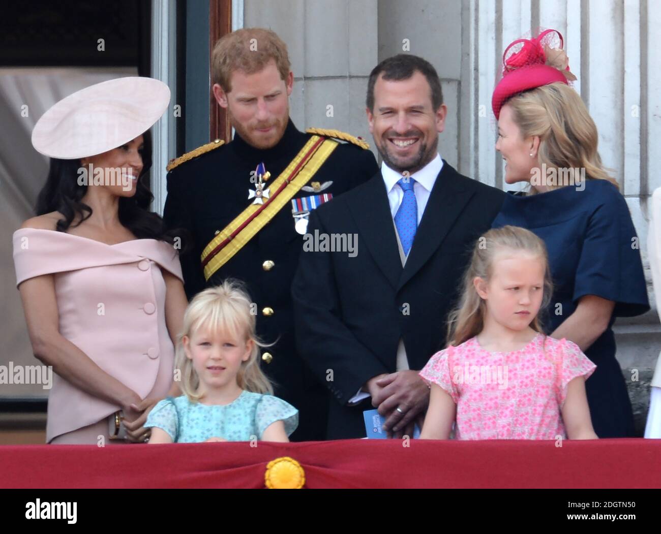 Prince Harry, Meghan Duchess de Sussex, Peter Phillips, Autumn Phillips et Savanna Phillips sur le balcon de Buckingham Palace à Trooping The Color, Londres. Le crédit photo devrait se lire comme suit : Doug Peters/EMPICS Banque D'Images