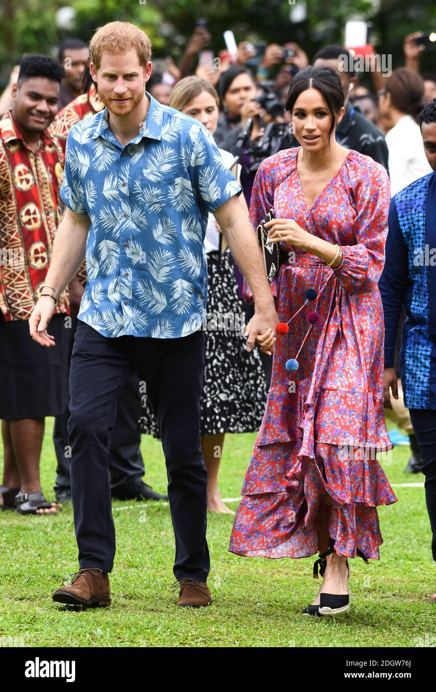 Le prince Harry Duke de Sussex et Meghan Duchess de Sussex arrivent au campus de l'Université du Pacifique Sud, à Suva, Fidji. Le crédit photo devrait se lire comme suit : Doug Peters/EMPICS Banque D'Images