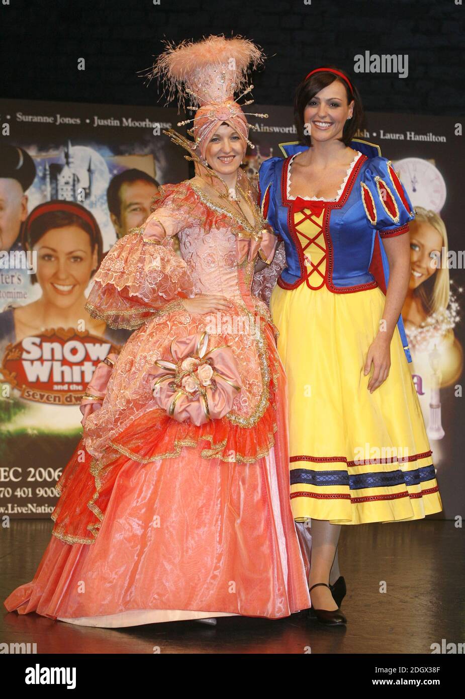 Kacey Ainsworth et Suranne Jones participant au lancement par la presse nationale de la première course de Family Entertainment de Pantos, y compris Aladdin, Cendrillon, Mother Goose, Peter Pan, Jack & The Beanstalk et Snow White, au Piccadilly Theatre, dans le centre de Londres, le 23 novembre 2006. Doug Peters/EMPICS Entertainment Banque D'Images