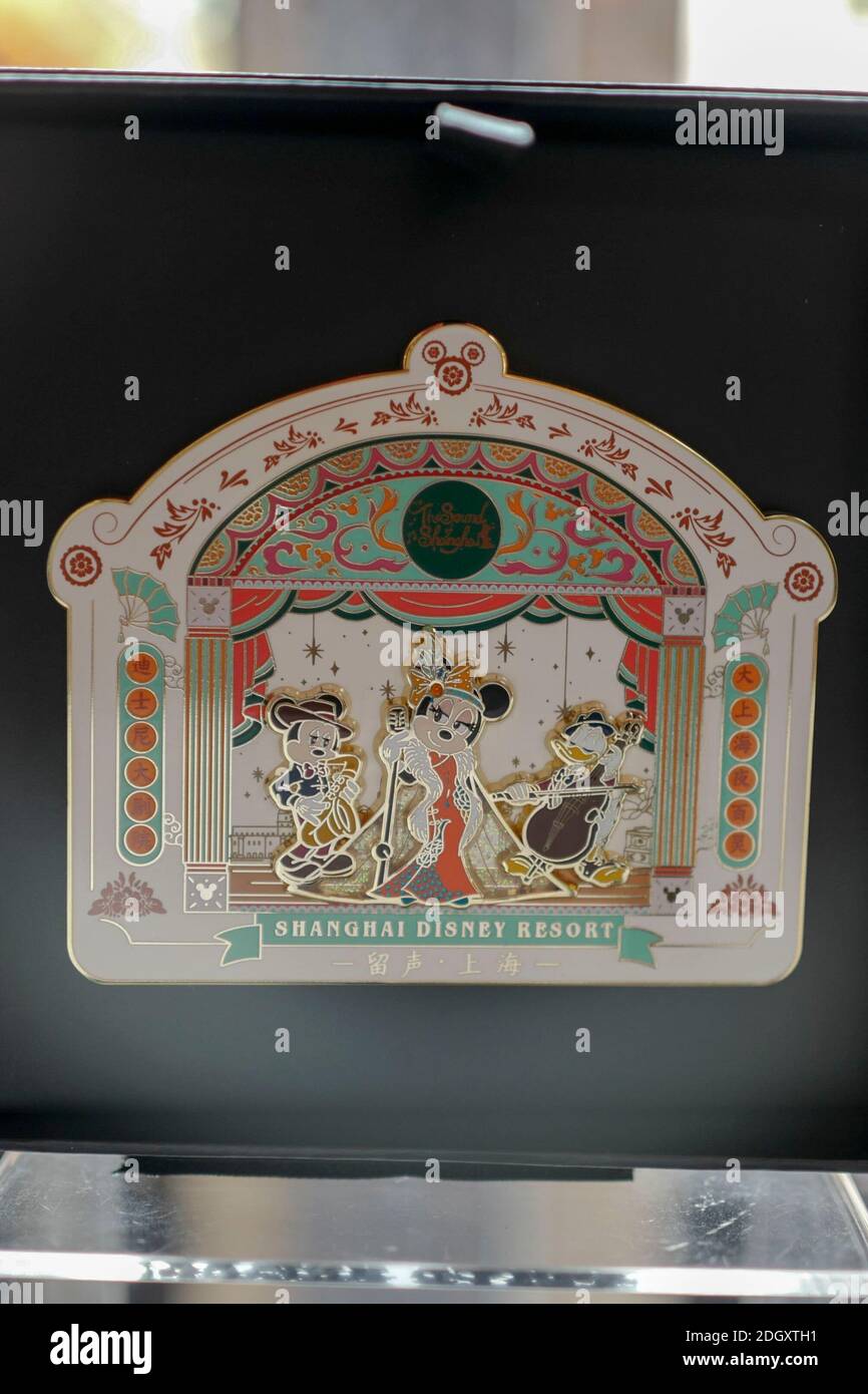 Disney lance des badges avec le thème des vingt-quatre termes solaires et Shanghai, qui est très populaire dans la ville de Shanghai, en Chine, le 1er novembre 2020. Banque D'Images