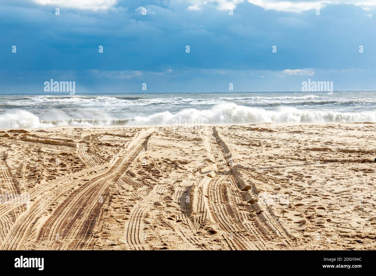 Surf difficile sur une plage de Wainscott à Wainscott, NY Banque D'Images