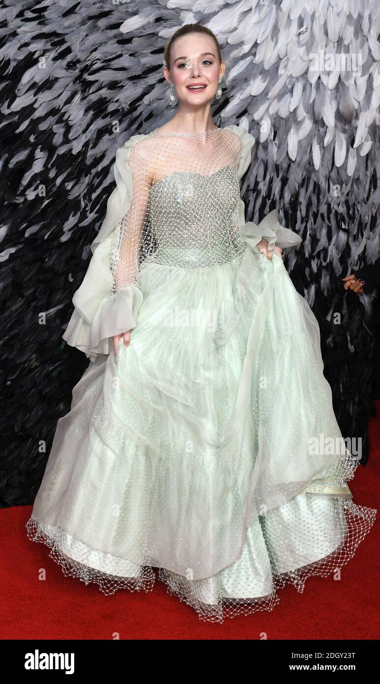 Elle Fanning participe à la première européenne de Maleficent: Maîtresse de Evil, tenue à l'Odeon IMAX Waterloo, à Londres. Crédit photo devrait se lire: Doug Peters/EMPICS Banque D'Images