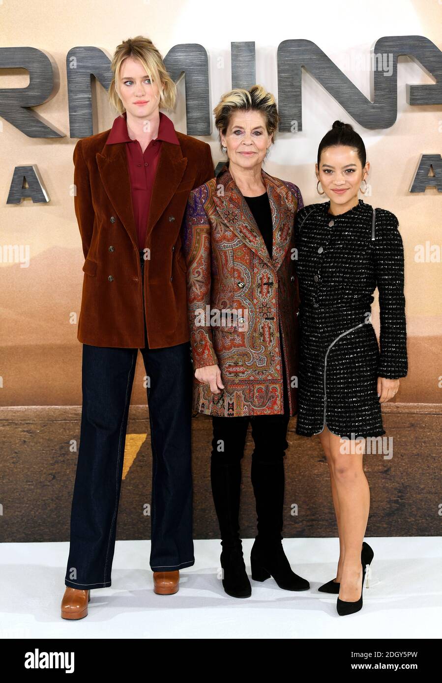Mackenzie Davis, Linda Hamilton et Natalia Reyes (de gauche à droite) assistent au Terminator: Dark Fate Photocall à l'hôtel Mandarin Oriental, Londres. Banque D'Images