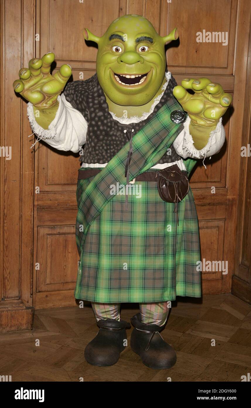 Shrek assiste à un photocall où Shrek reçoit un tartan écossais officiel dans le centre de Londres le 11/06/2007. Banque D'Images