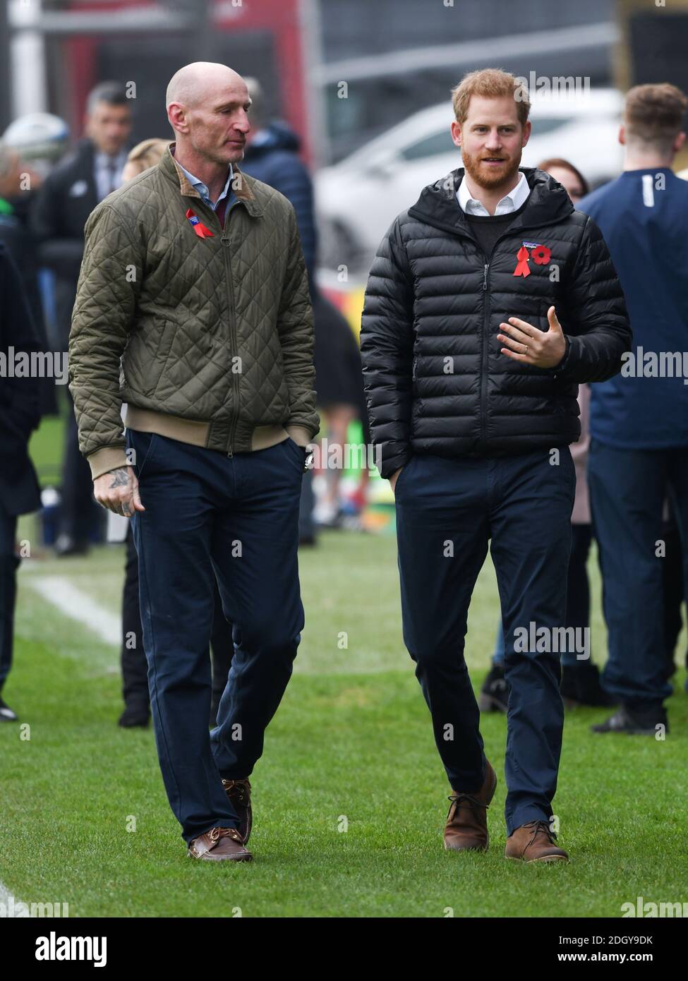 Le duc de Sussex participe à un événement Terrence Higgins Trust avec l'ancien capitaine de rugby du pays de Galles Gareth Thomas et Chris Robshaw en prévision de la semaine nationale de dépistage du VIH au Twickenham Stoop, qui accueille le club de rugby First ership Harlequins. Le crédit photo devrait se lire comme suit : Doug Peters/EMPICS Banque D'Images