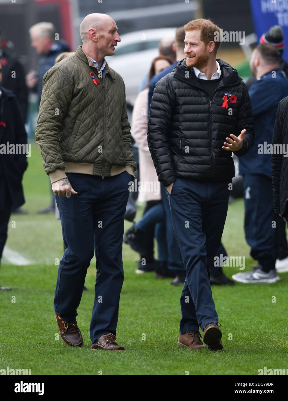 Le duc de Sussex participe à un événement Terrence Higgins Trust avec l'ancien capitaine de rugby du pays de Galles Gareth Thomas et Chris Robshaw en prévision de la semaine nationale de dépistage du VIH au Twickenham Stoop, qui accueille le club de rugby First ership Harlequins. Le crédit photo devrait se lire comme suit : Doug Peters/EMPICS Banque D'Images