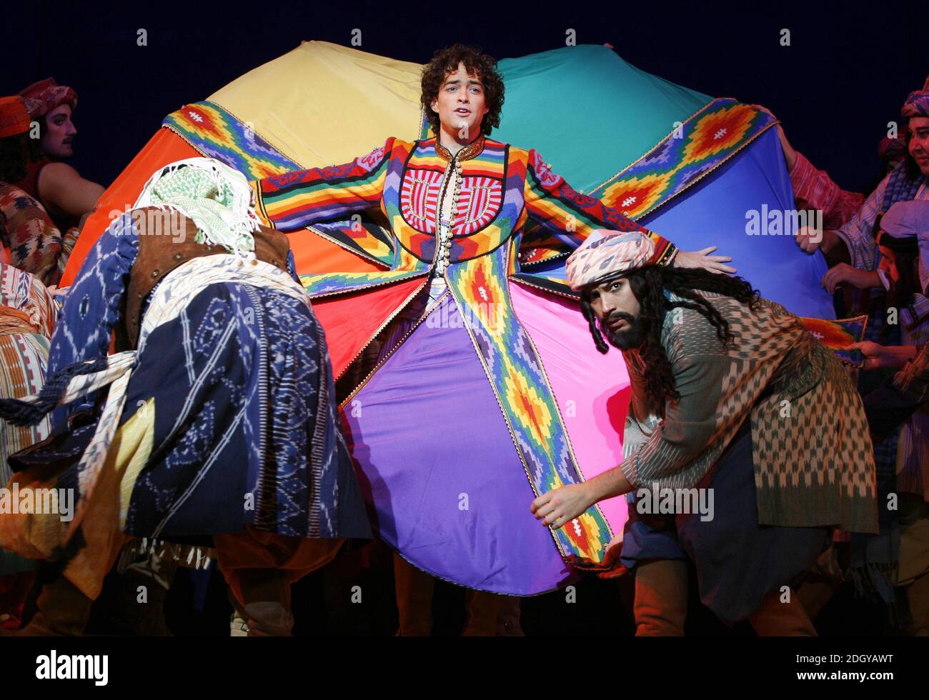 Lee Mead (vainqueur du spectacle de talents de la BBC, « n'importe quel rêve va faire ») est Joseph dans la nouvelle production de Joseph et de l'incroyable Dreamcoat Technicolor au Adelphi Theatre dans le centre de Londres. Banque D'Images