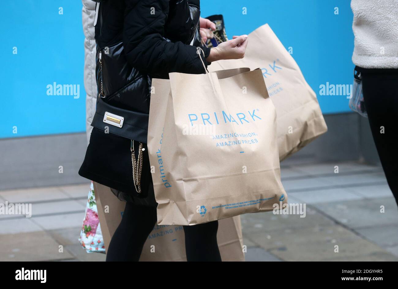 Primark Shoppers au Newcastle City Centre, mercredi 2 décembre 2020. Banque D'Images