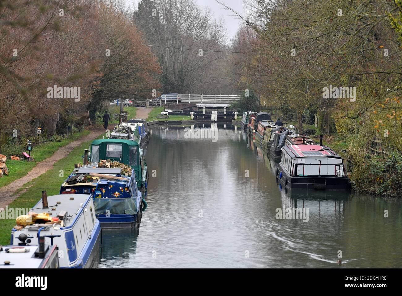 GV du village de Kintbury, près de Hungerford, Berkshire - River Kennett, mercredi 2 décembre 2020. Banque D'Images