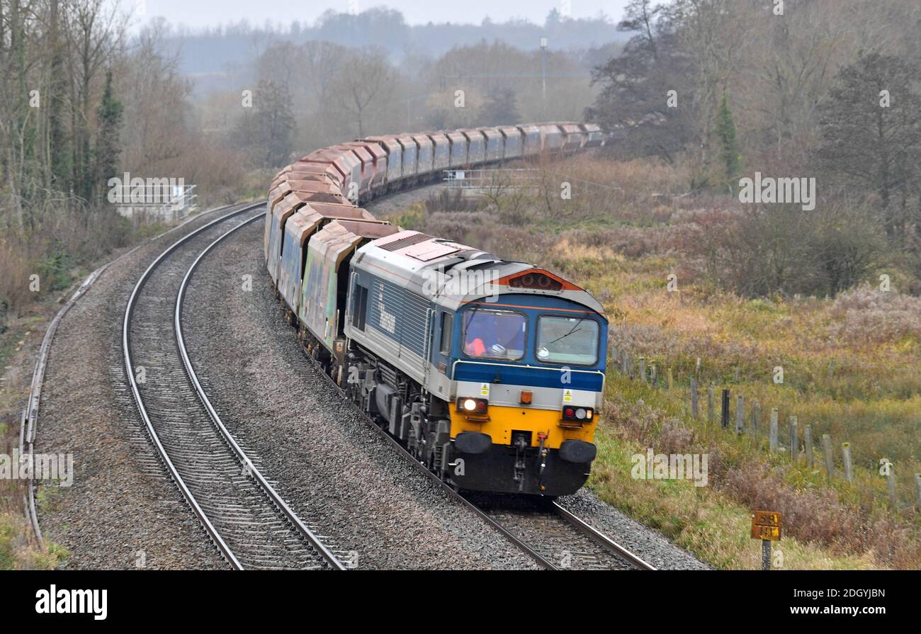 GV du village de Kintbury, près de Hungerford, Berkshire - ligne de train, mercredi 2 décembre 2020. Banque D'Images