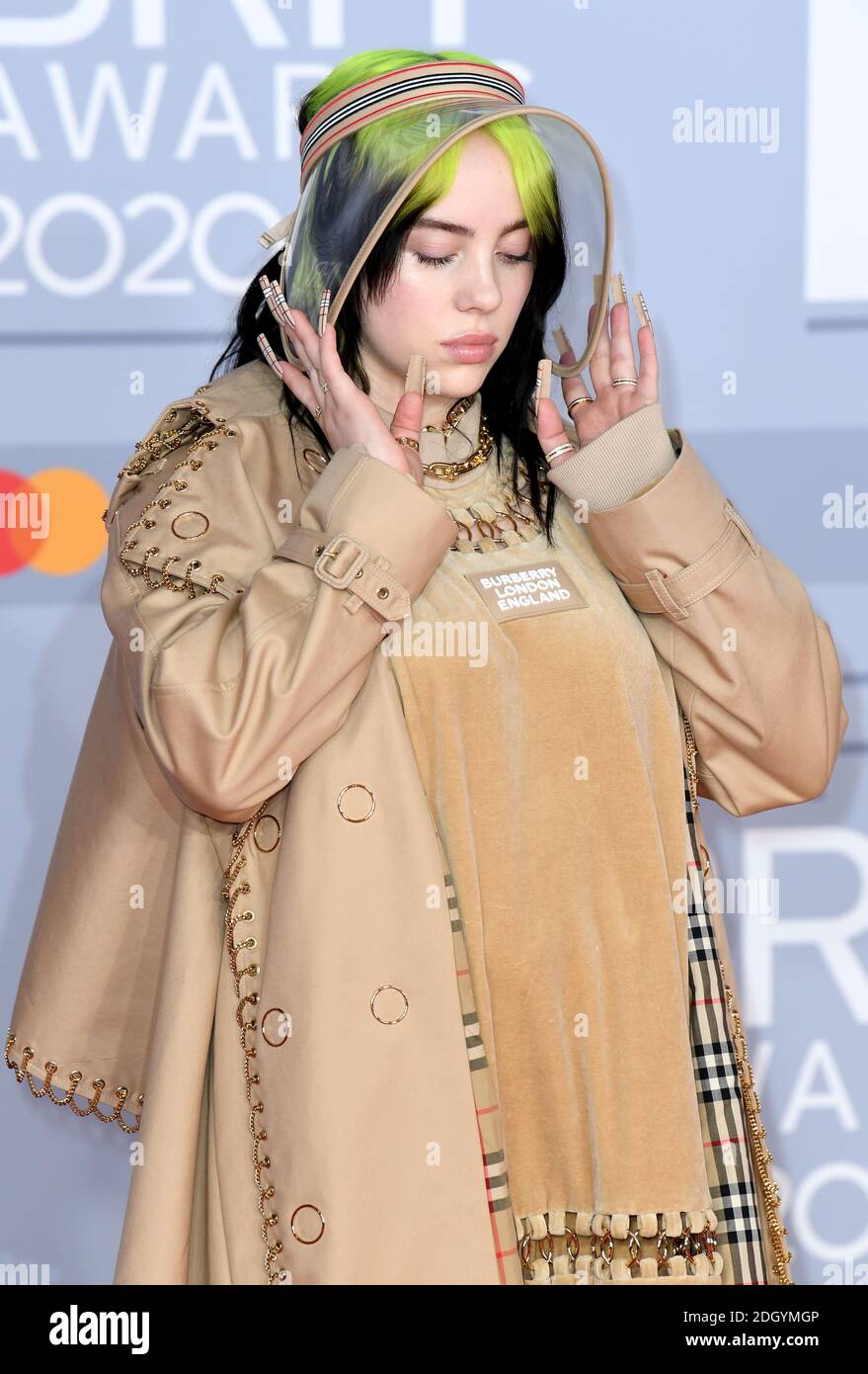 Billie Eilish arrive pour les Brit Awards 2020 à l'O2 Arena, Londres. Le crédit photo devrait se lire comme suit : Doug Peters/EMPICS Banque D'Images