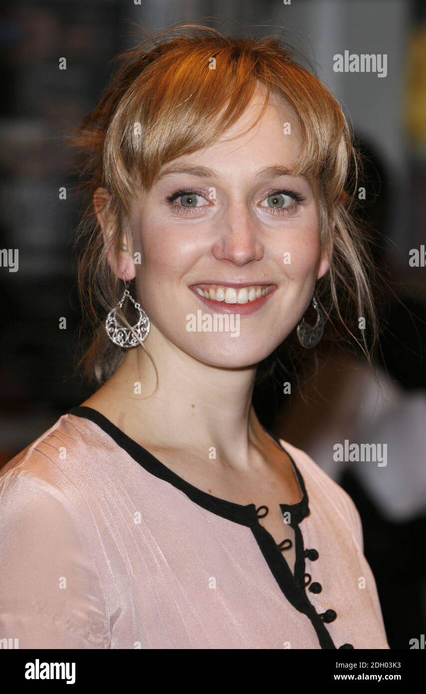 Hattie Morahan arrive pour la première mondiale de la Bank Job, à l'Odeon West End de Leicester Square, dans le centre de Londres. Banque D'Images