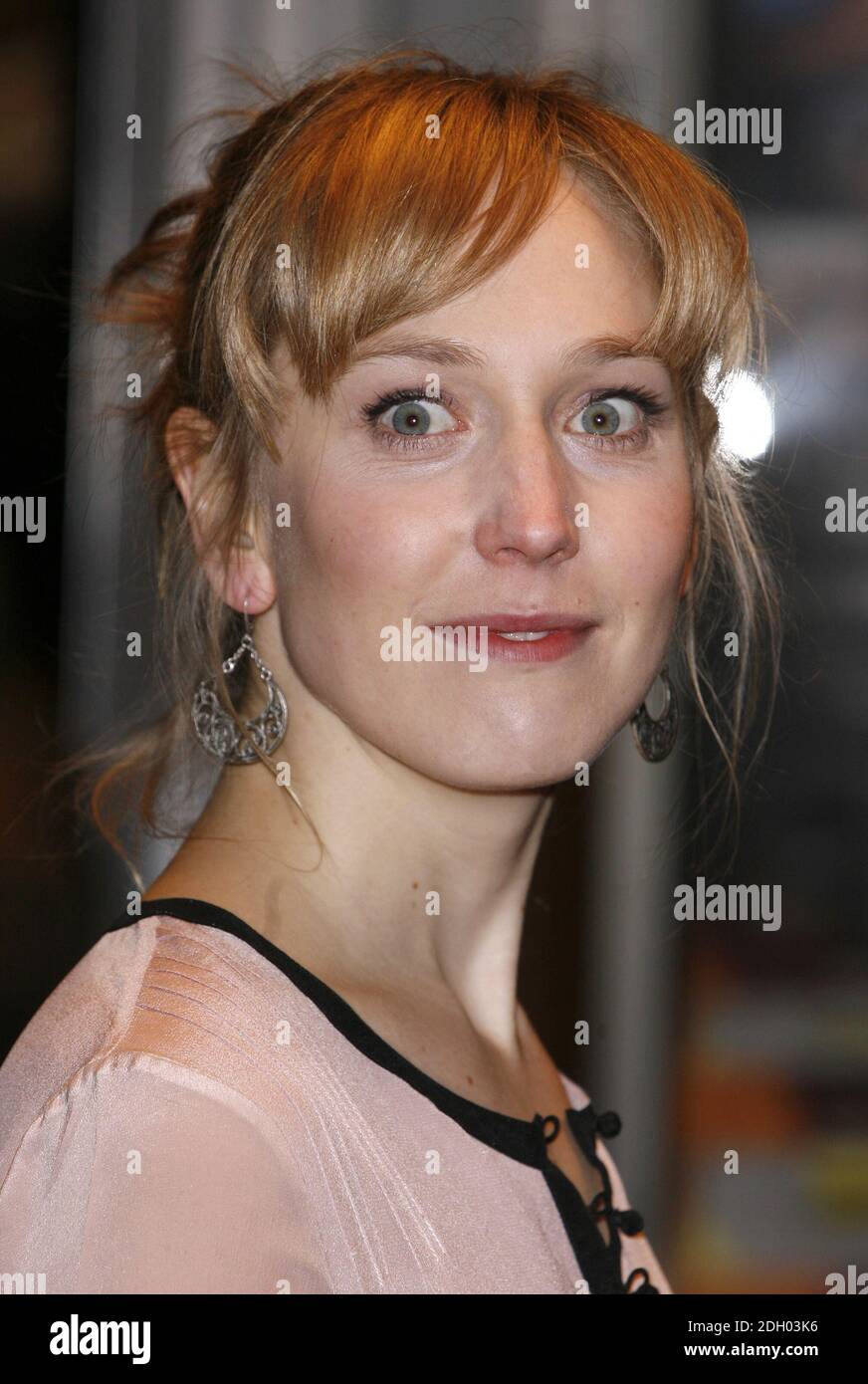 Hattie Morahan arrive pour la première mondiale de la Bank Job, à l'Odeon West End de Leicester Square, dans le centre de Londres. Banque D'Images